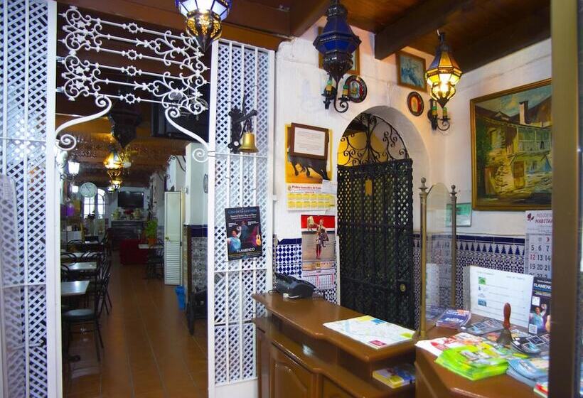 مسافرخانه Pensión Santa María La Blanca