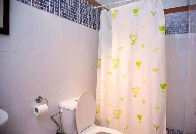 مسافرخانه Pensión Santa María La Blanca