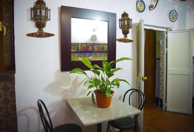 مسافرخانه Pensión Santa María La Blanca