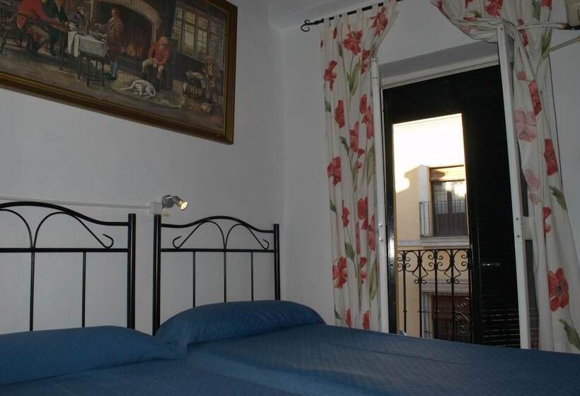 مسافرخانه Pensión Santa María La Blanca