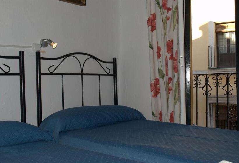 مسافرخانه Pensión Santa María La Blanca