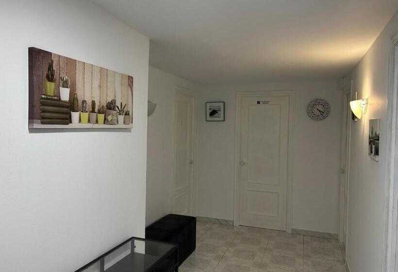 Хостел Pension Amarantos