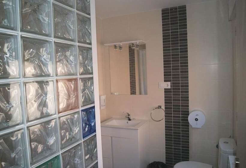 Хостел Pension Calfred Ii