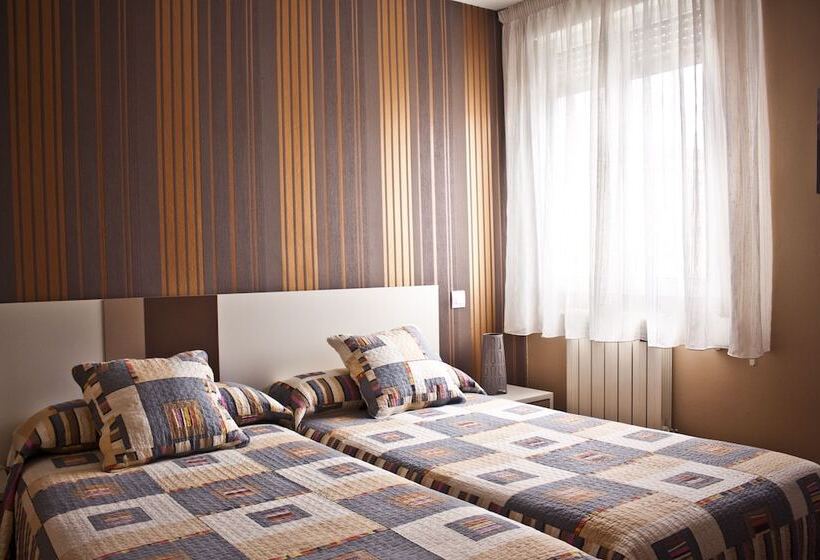 פונדק Pr Plaza De Galicia