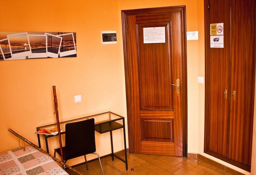 פונדק Pr Plaza De Galicia