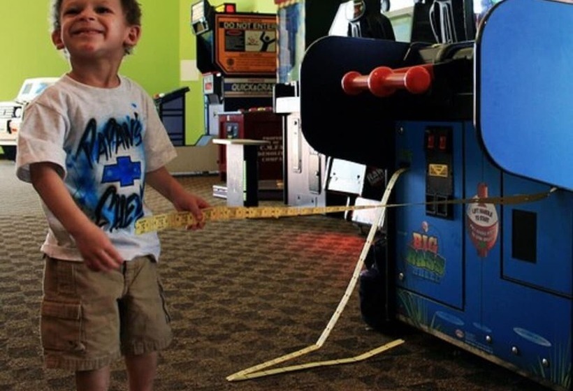 בית מלון כפרי Big Splash Adventure Indoor Water Park & Resort