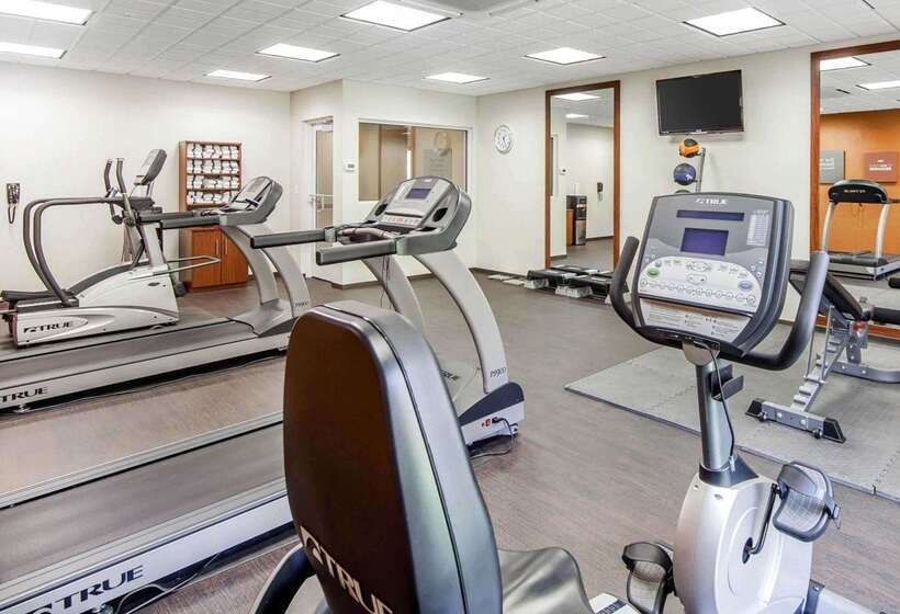 בית מלון כפרי Comfort Suites Marietta Parkersburg