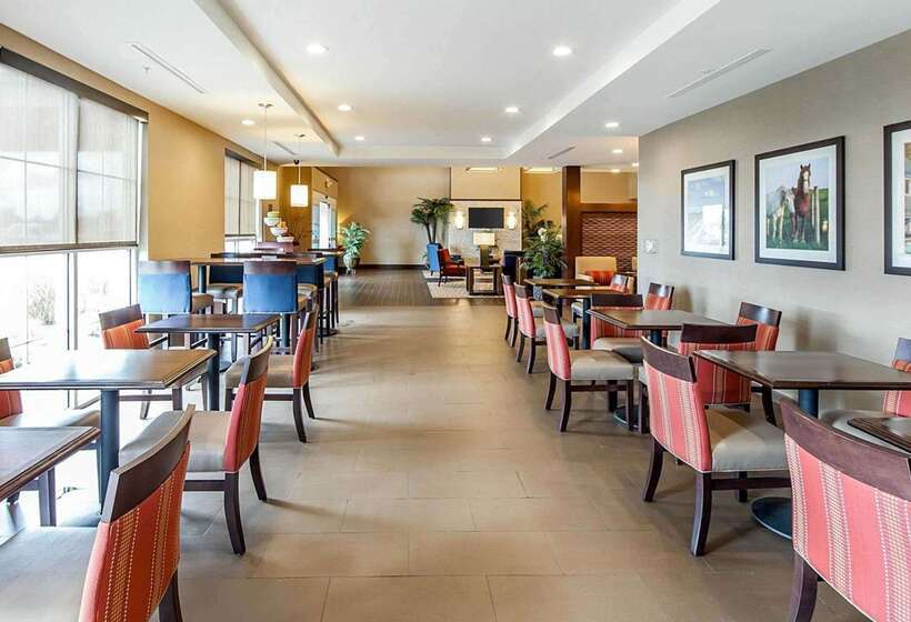 فندق Comfort Suites Marietta Parkersburg