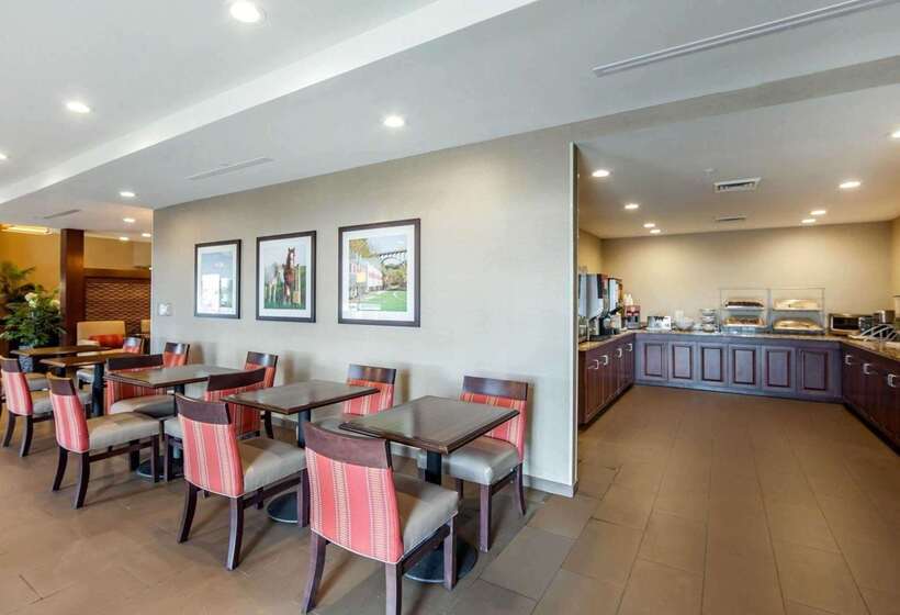 هتل Comfort Suites Marietta Parkersburg