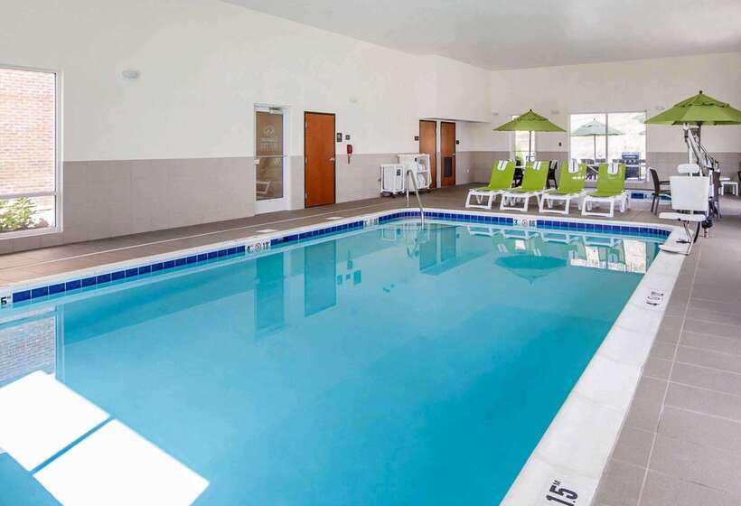 בית מלון כפרי Comfort Suites Marietta Parkersburg