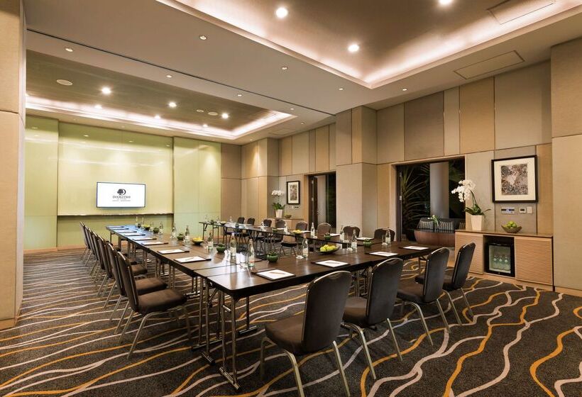 בית מלון כפרי Doubletree By Hilton Jakarta   Diponegoro