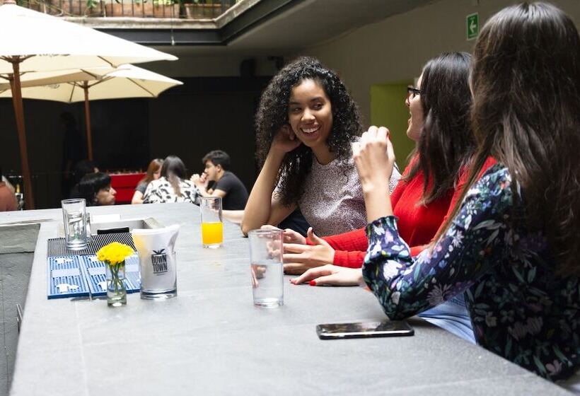 Отель Downtown Beds