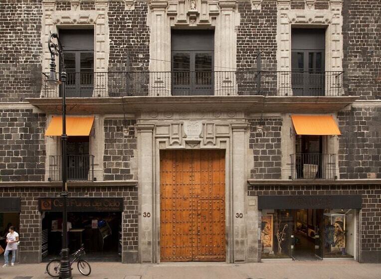 Отель Downtown Beds