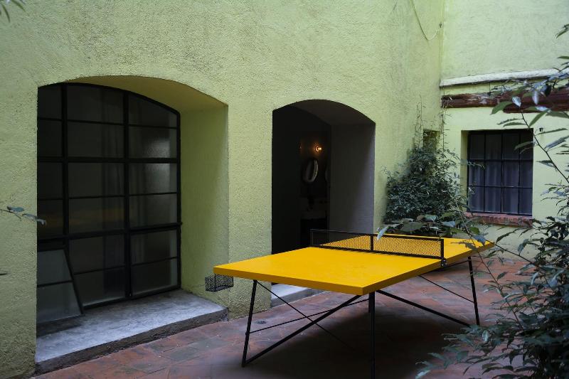 Отель Downtown Beds