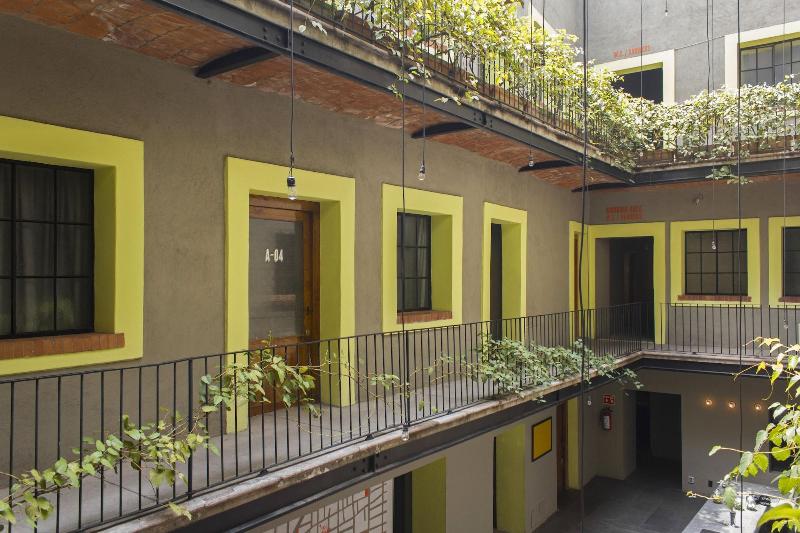 Отель Downtown Beds