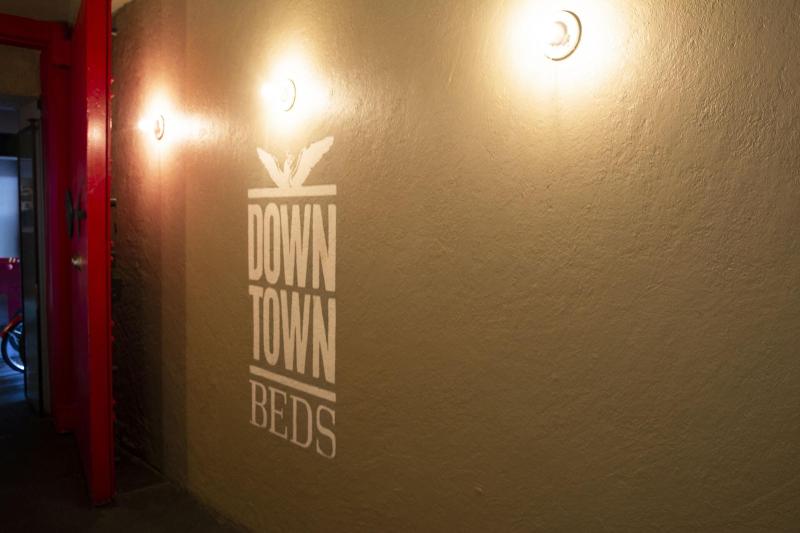 Отель Downtown Beds