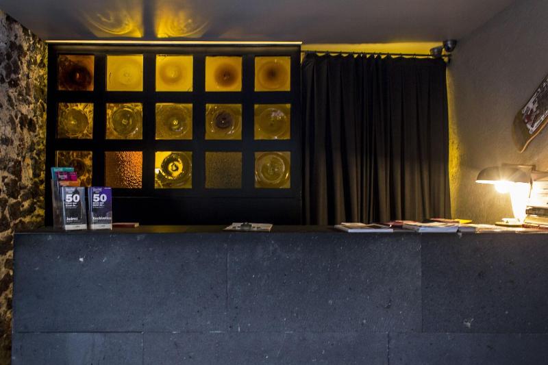 Отель Downtown Beds