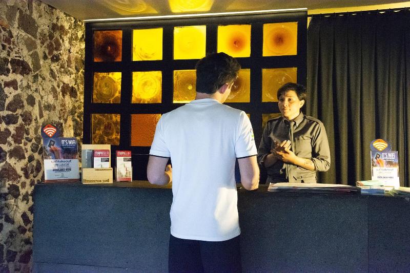 Отель Downtown Beds