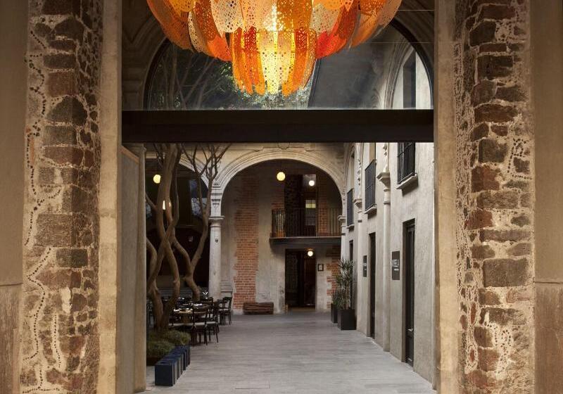 Отель Downtown Beds