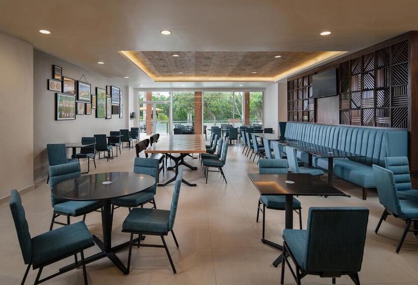 فندق Four Points By Sheraton