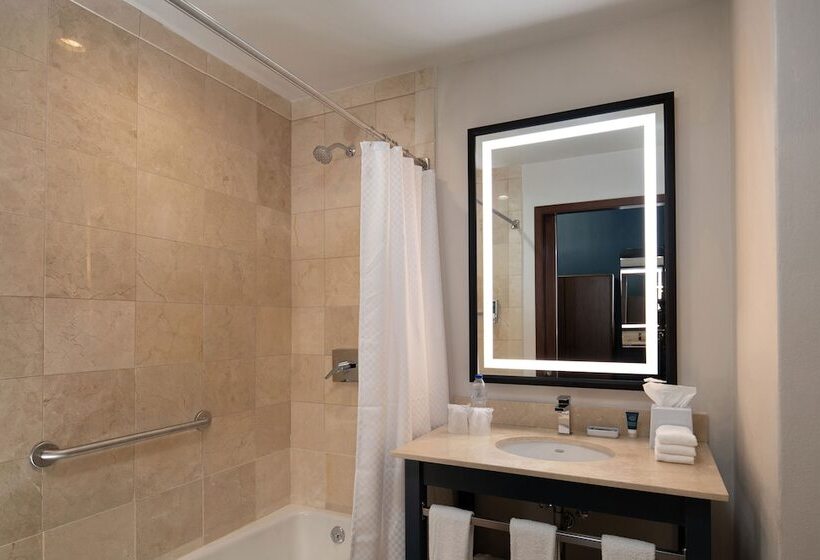 فندق Four Points By Sheraton