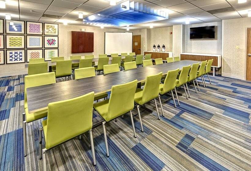 فندق Holiday Inn Express & Suites Crossville, An Ihg