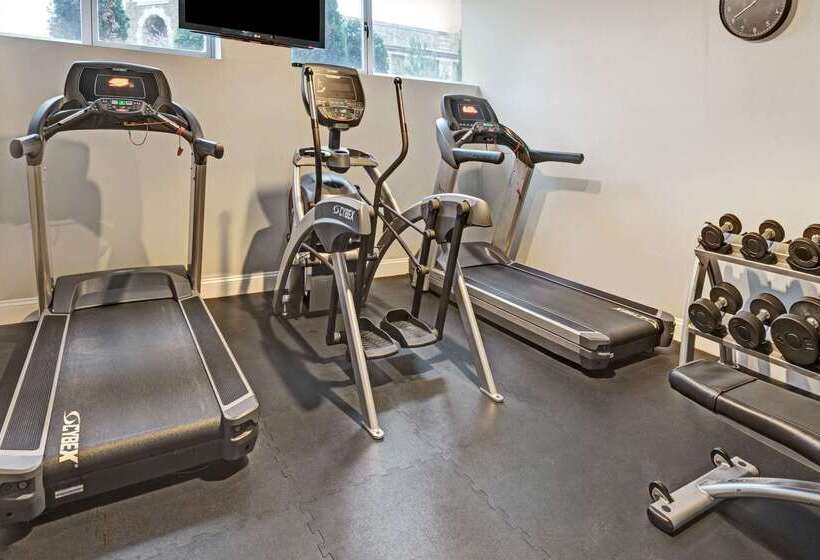 호텔 Wyndham Garden Long Island City