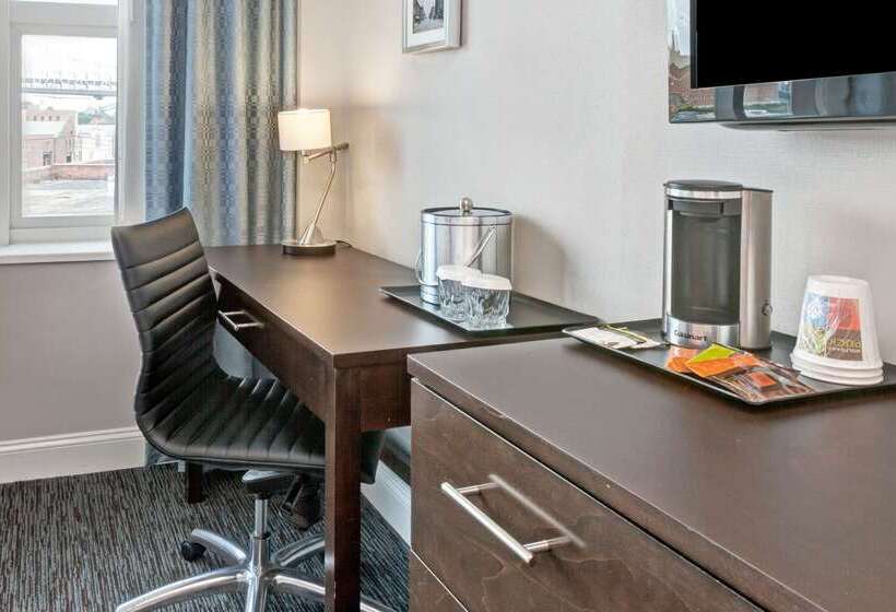 호텔 Wyndham Garden Long Island City