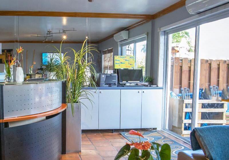 호스텔 Hollywood Beach Suites And