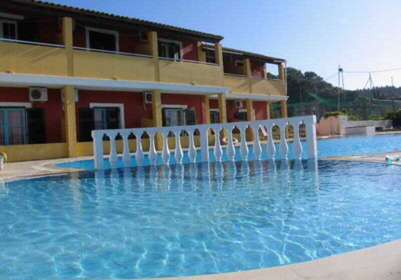 Alexis Pool Apartments