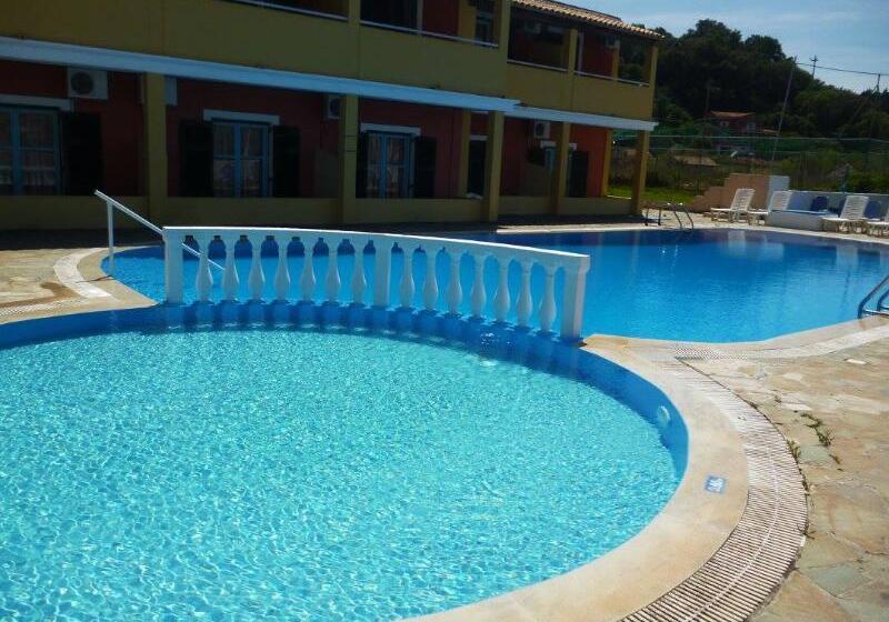 Alexis Pool Apartments