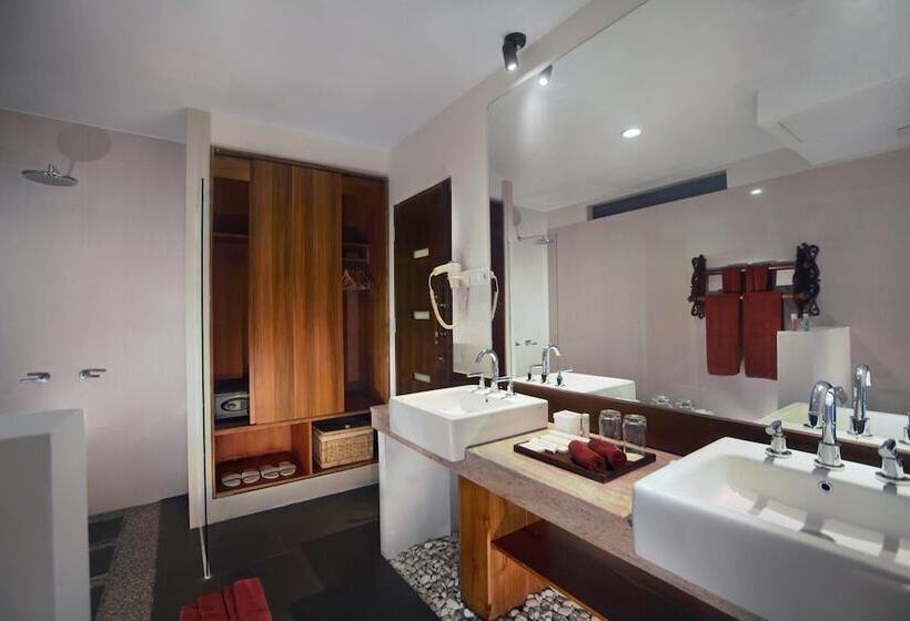 Aston Sunset Beach Resort  Gili Trawangan