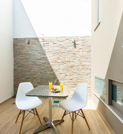 Golden Coast Seaside Apartments