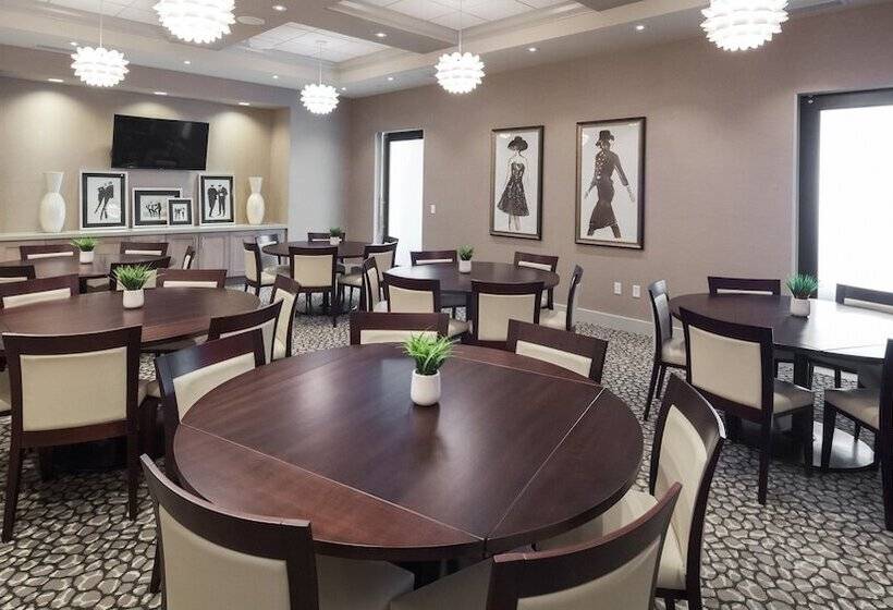 Holiday Inn Hotel & Suites Davenport, An Ihg