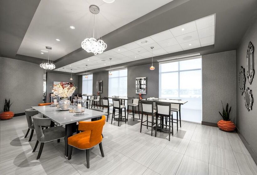 Holiday Inn Hotel & Suites Davenport, An Ihg