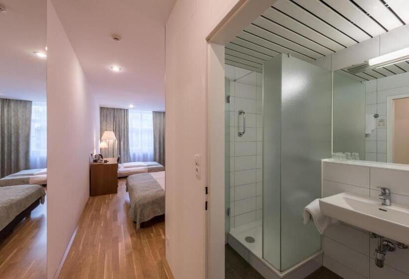 مسافرخانه Benediktushaus Im Schottenstift