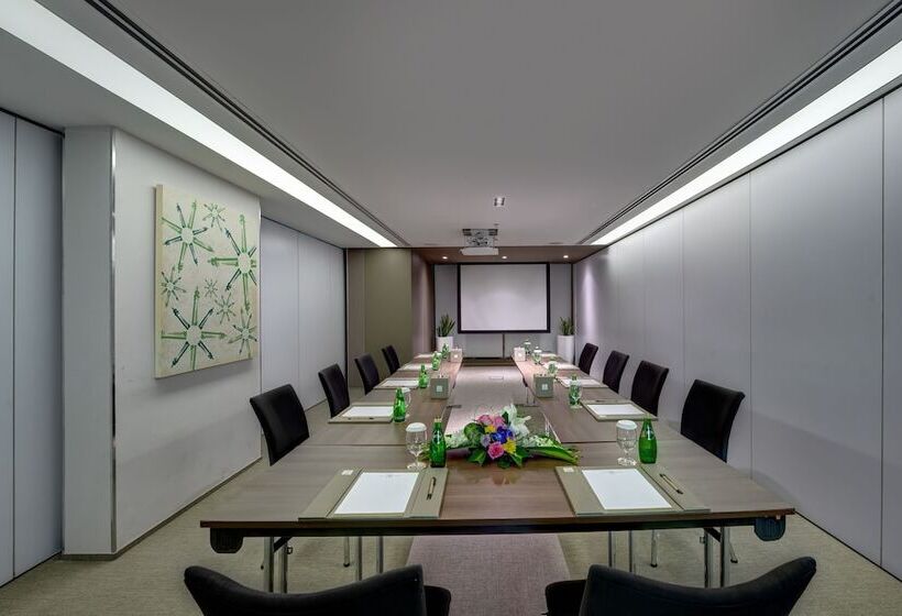 هتل 72 Sharjah Waterfront