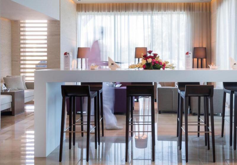 هتل 72 Sharjah Waterfront