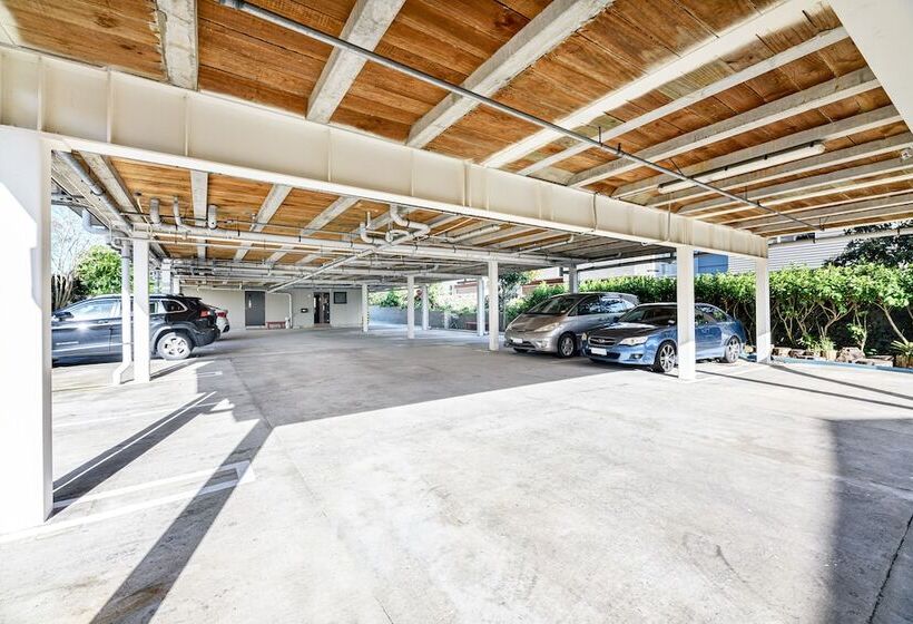 בית מלון כפרי Alexander Inn