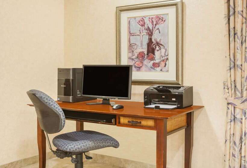 فندق Baymont On The Lake By Wyndham Hot Springs