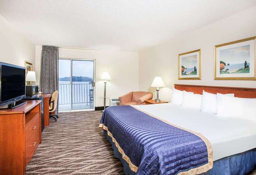 فندق Baymont On The Lake By Wyndham Hot Springs