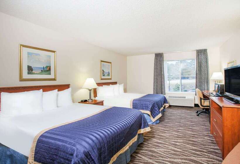 فندق Baymont On The Lake By Wyndham Hot Springs