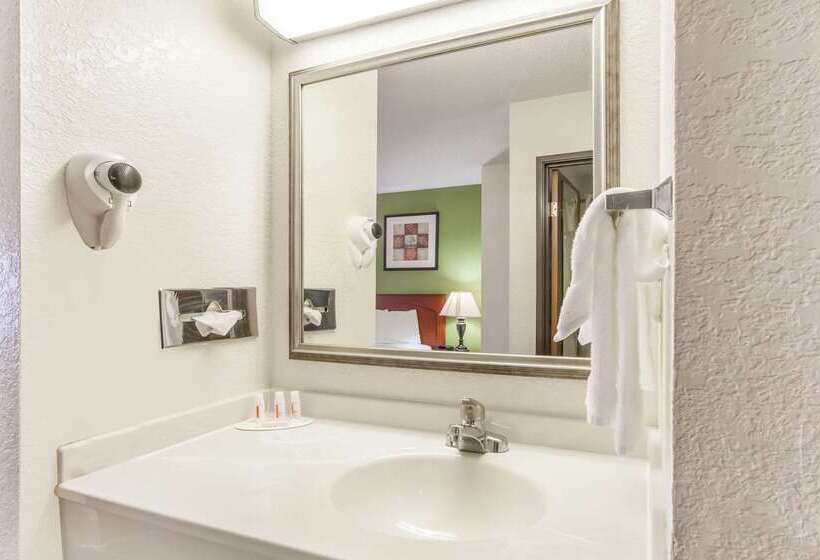 فندق Baymont By Wyndham Jackson