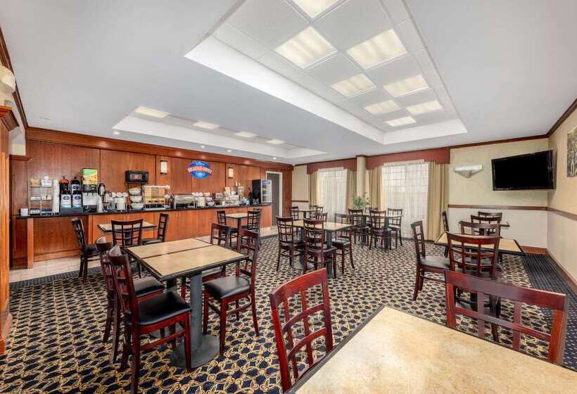 فندق Baymont By Wyndham Pratt