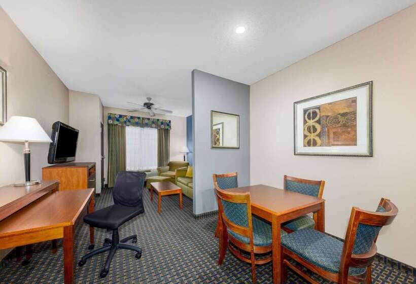 فندق Baymont By Wyndham Pratt