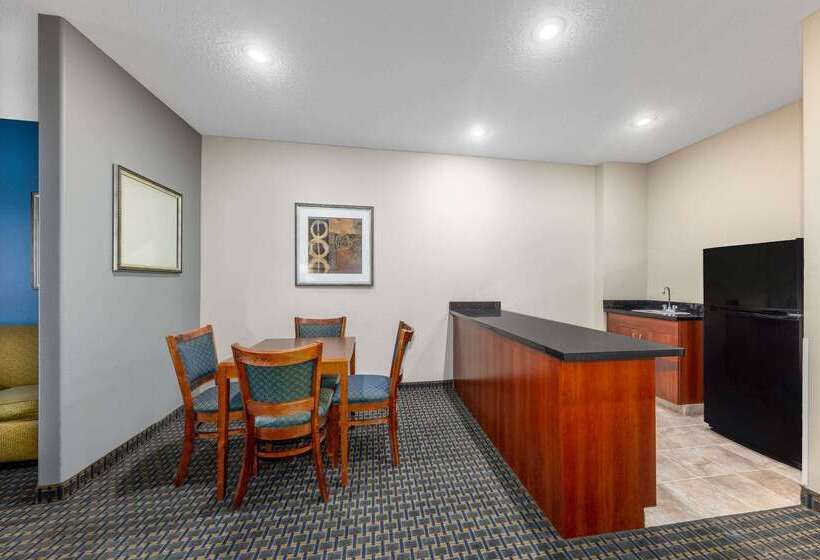 فندق Baymont By Wyndham Pratt