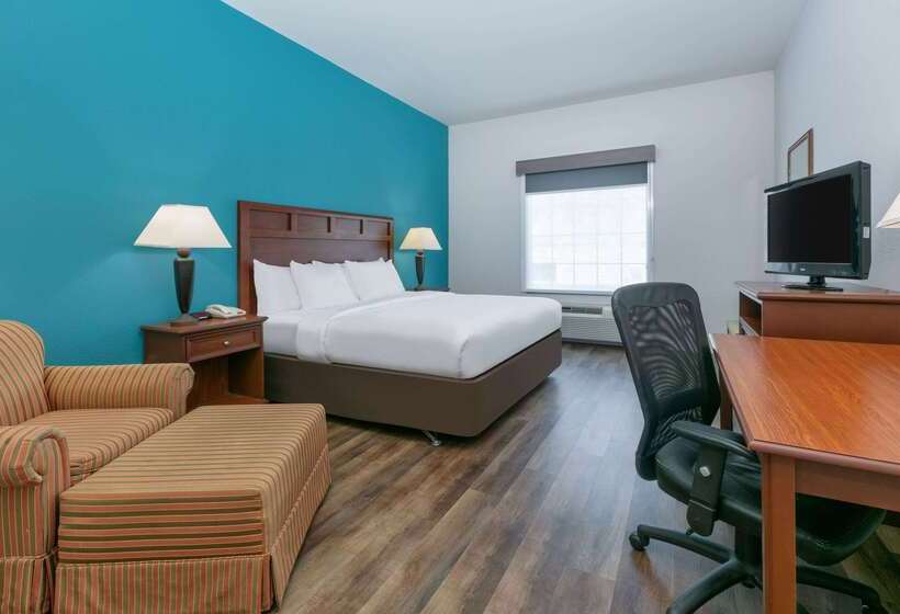 Отель Baymont Inn & Suites By Wyndham Glen Rose