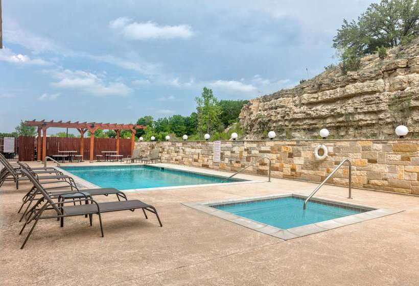 Отель Baymont Inn & Suites By Wyndham Glen Rose