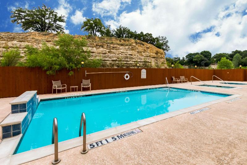 Отель Baymont Inn & Suites By Wyndham Glen Rose