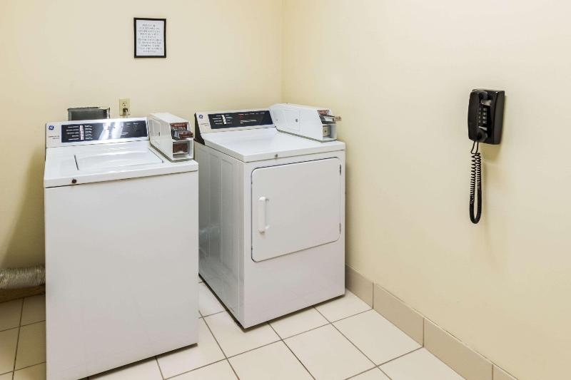 Отель Baymont Inn & Suites By Wyndham Glen Rose